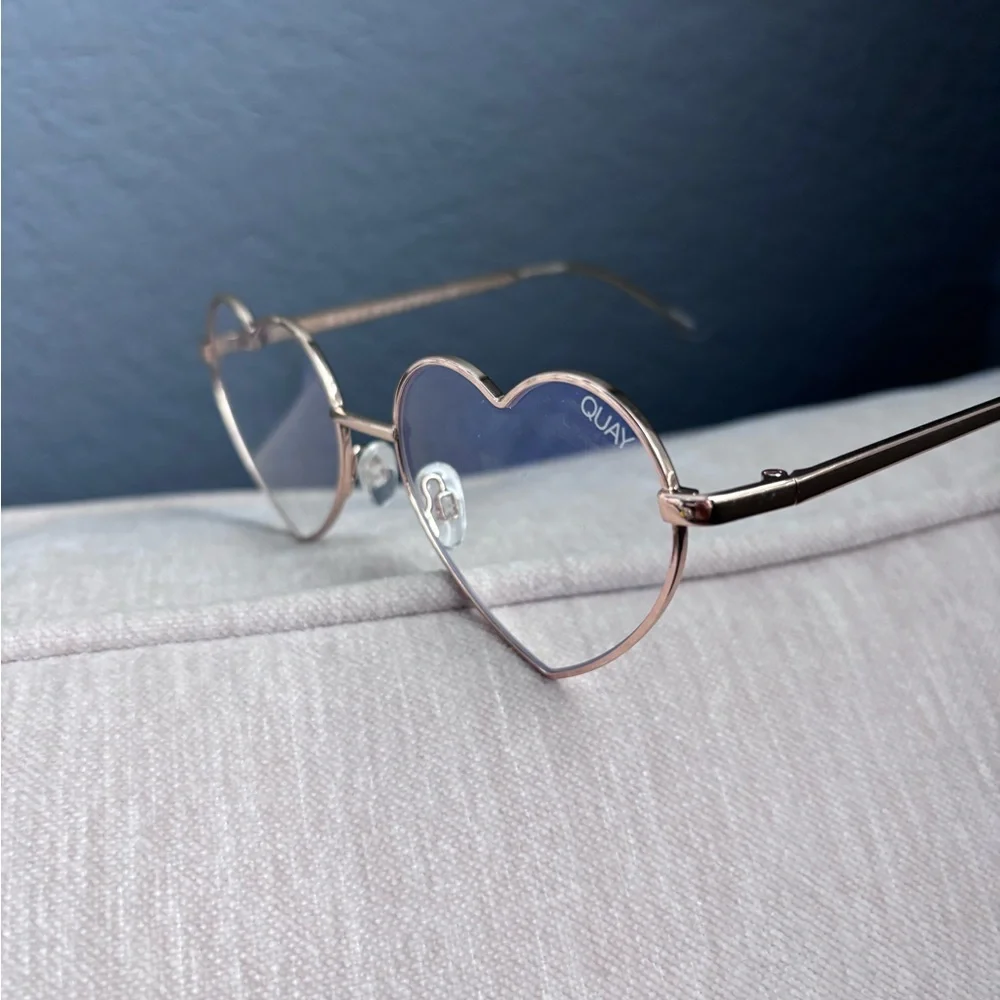 Quay Heart-Shaped Sunglasses - Picture 2 of 3